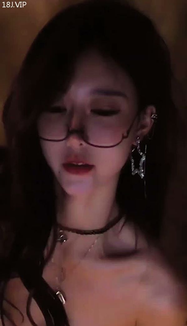 黑丝眼镜小母狗