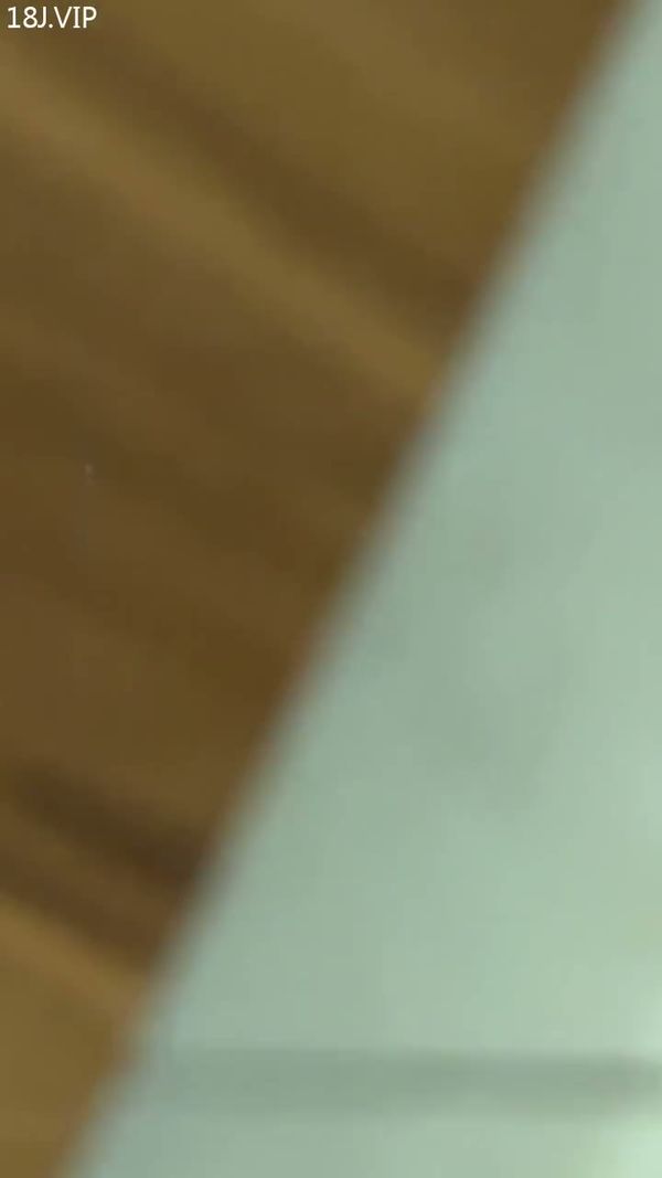 电竞网吧偷拍少妇尿尿