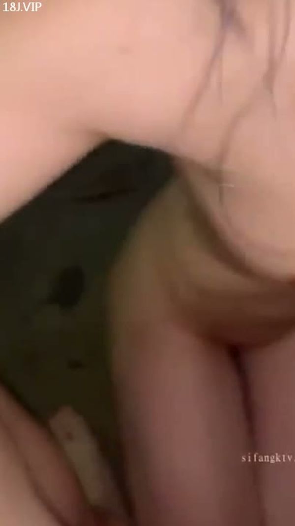校花在楼梯间操起来