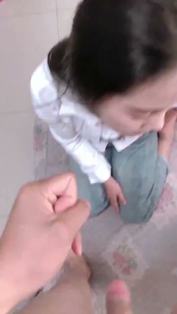 臭脸小姐姐看到鸡巴就