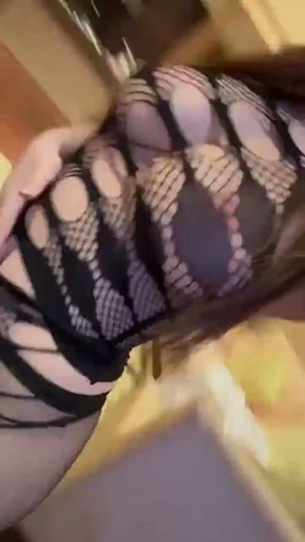 顶级粉奶母狗后入操到高潮