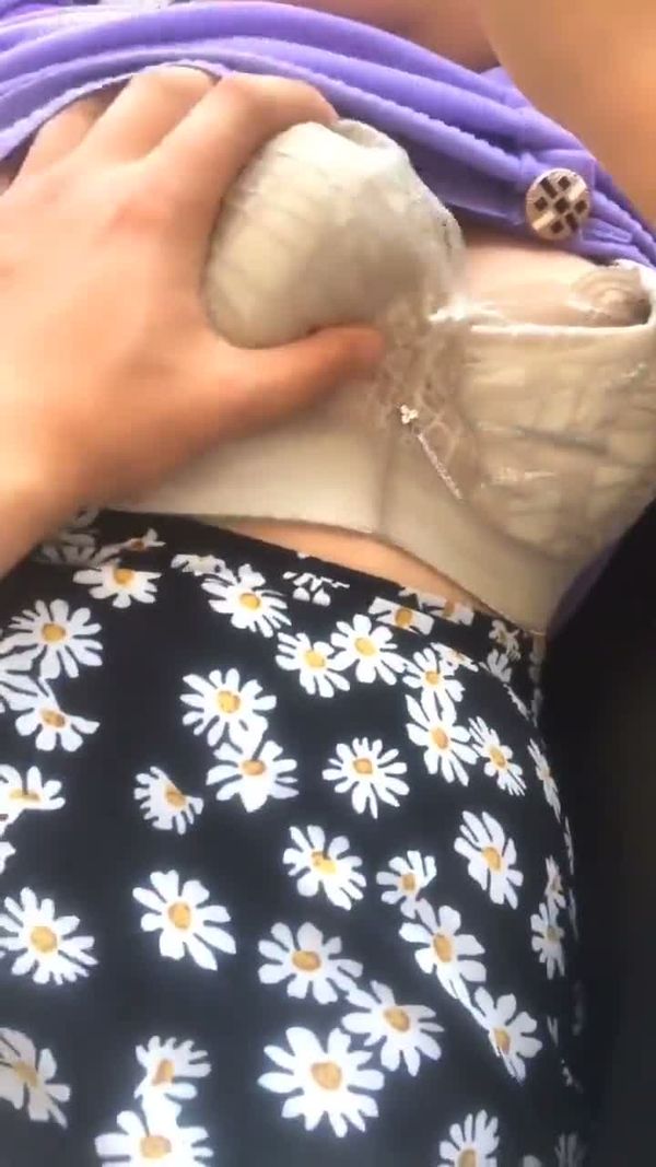 办公室女秘书在午休