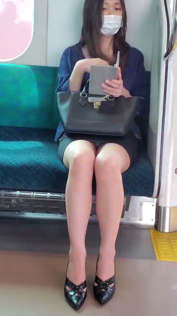 偷拍对面的长腿御姐