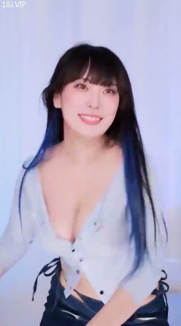 穿着牛仔裤跳舞好骚