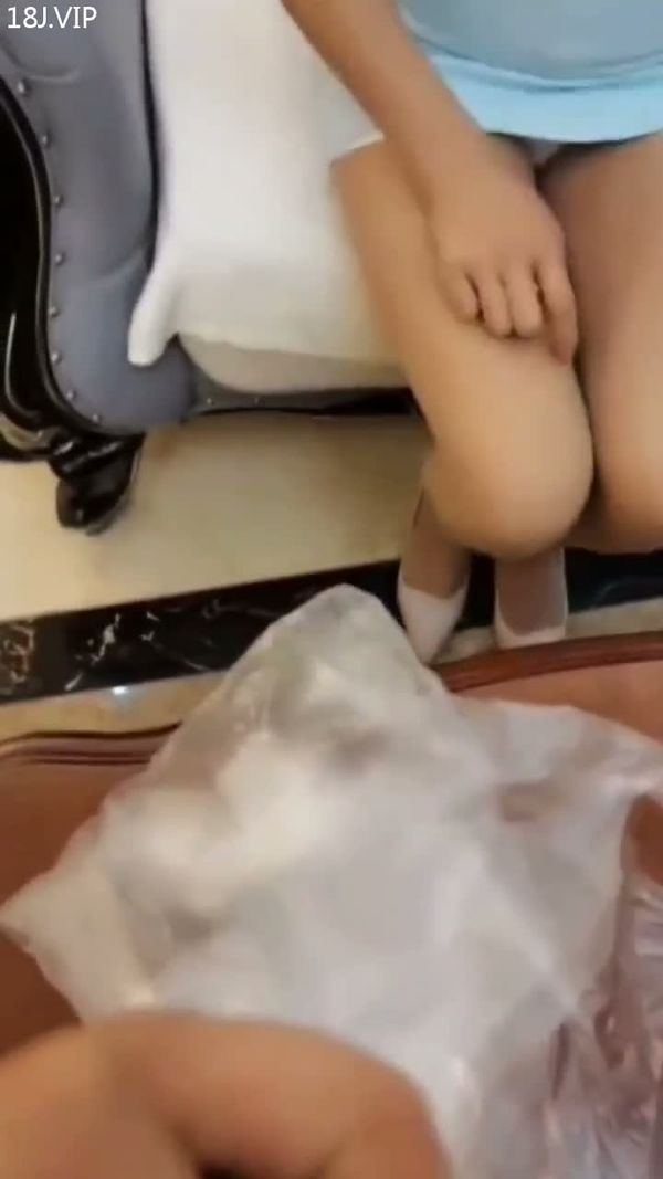 勾搭楼下饭店老板娘