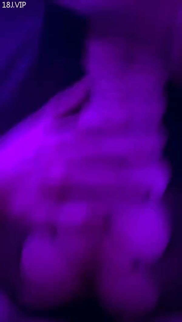 后入母狗周丽珊