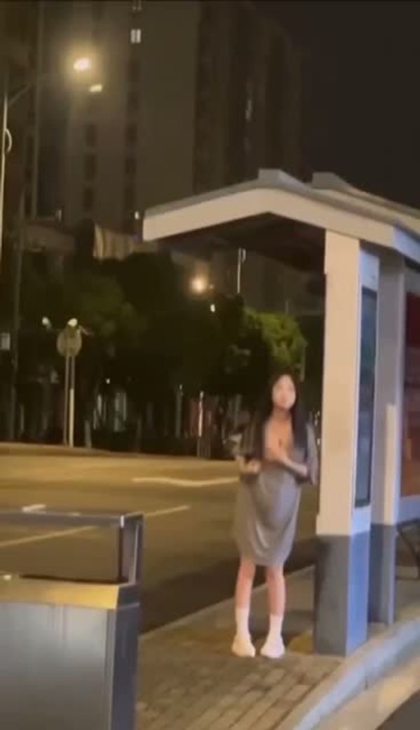 户外露出玩的真刺激呀