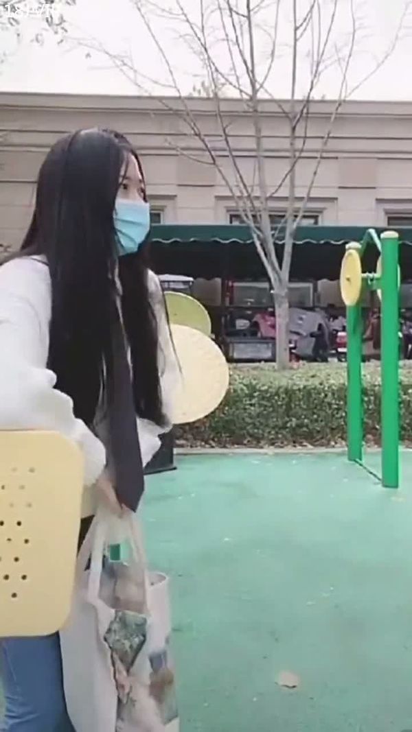 美女塞跳蛋出门