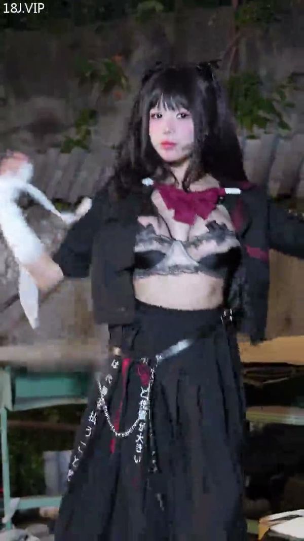 小恶魔系美少女扭腰