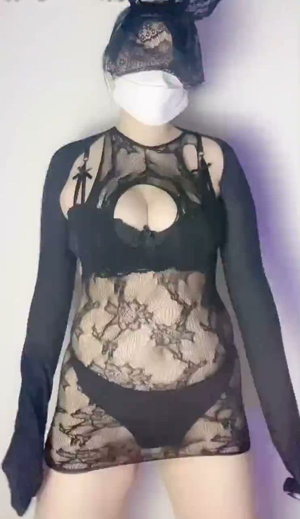 蕾丝透明巨乳少妇抖奶