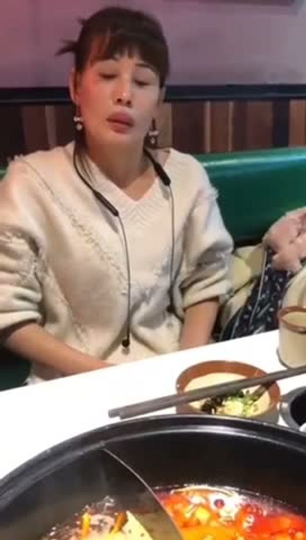 妈妈闺蜜被操到惨叫