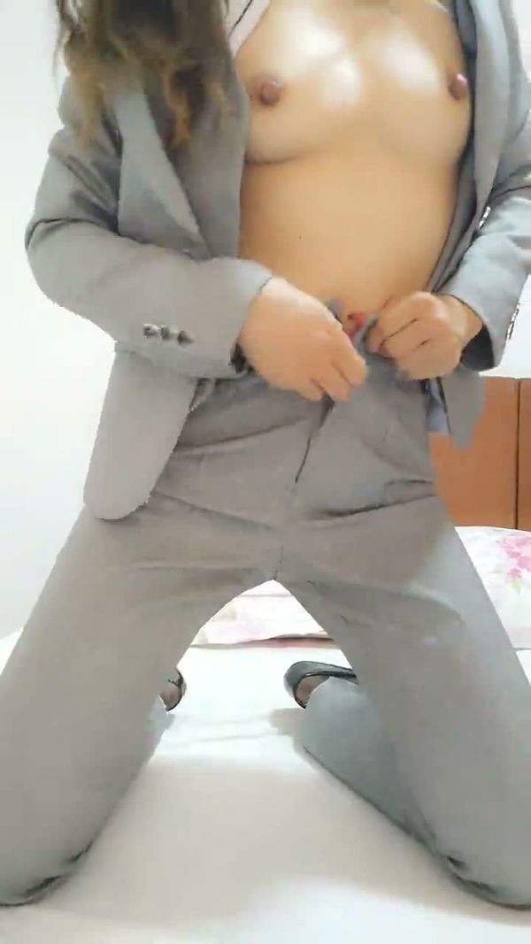 白领少妇下班表演节目