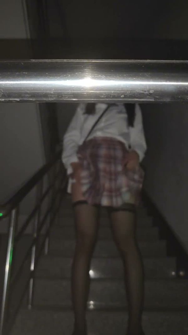 双马尾黑丝反差翻白眼