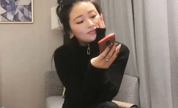 风骚少妇极品尤物，粉嫩鲍鱼水深潺潺 封面