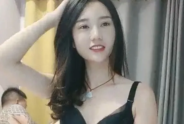 小姨子和姐夫激情乱伦秀 封面