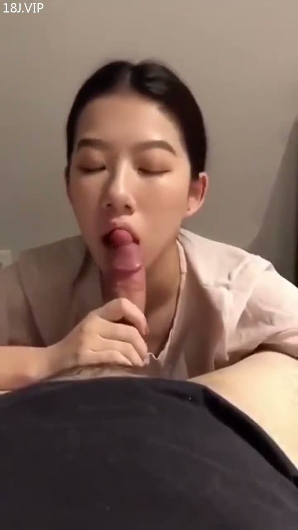 反差母狗口交吞精 素人真实自拍反差