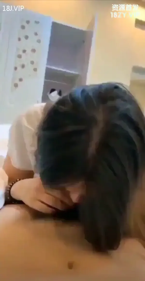 吃着鸡巴逗笑自己了