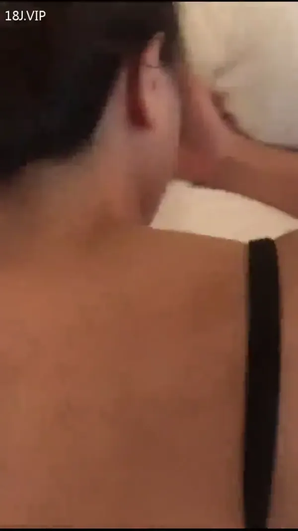 黑丝母狗操的爽嗨了