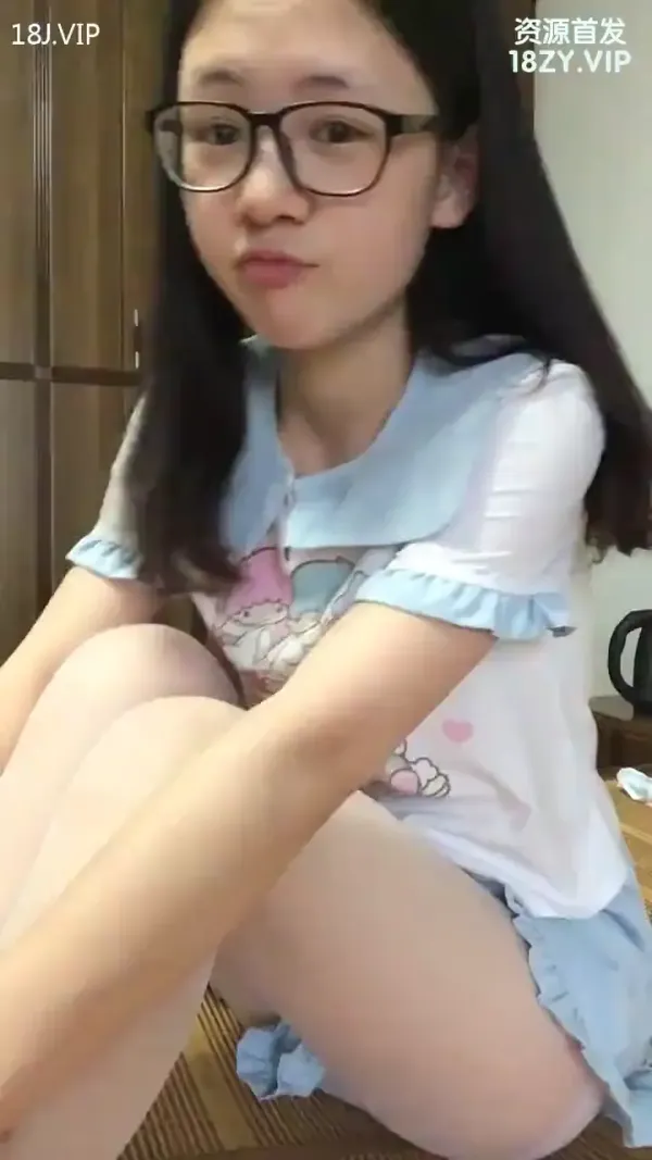 纯欲妹居家镜头前自摸