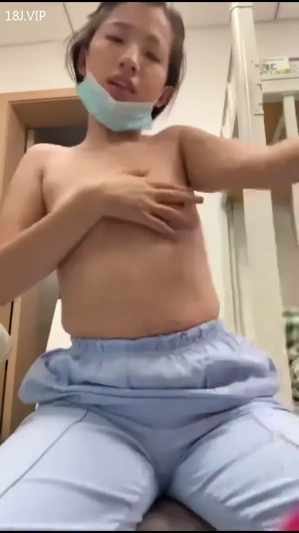 清纯反差女大学生