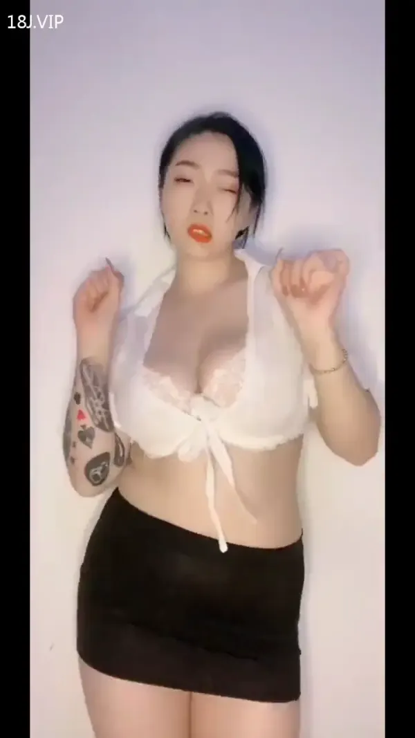 丰腴爆乳晃的眼花