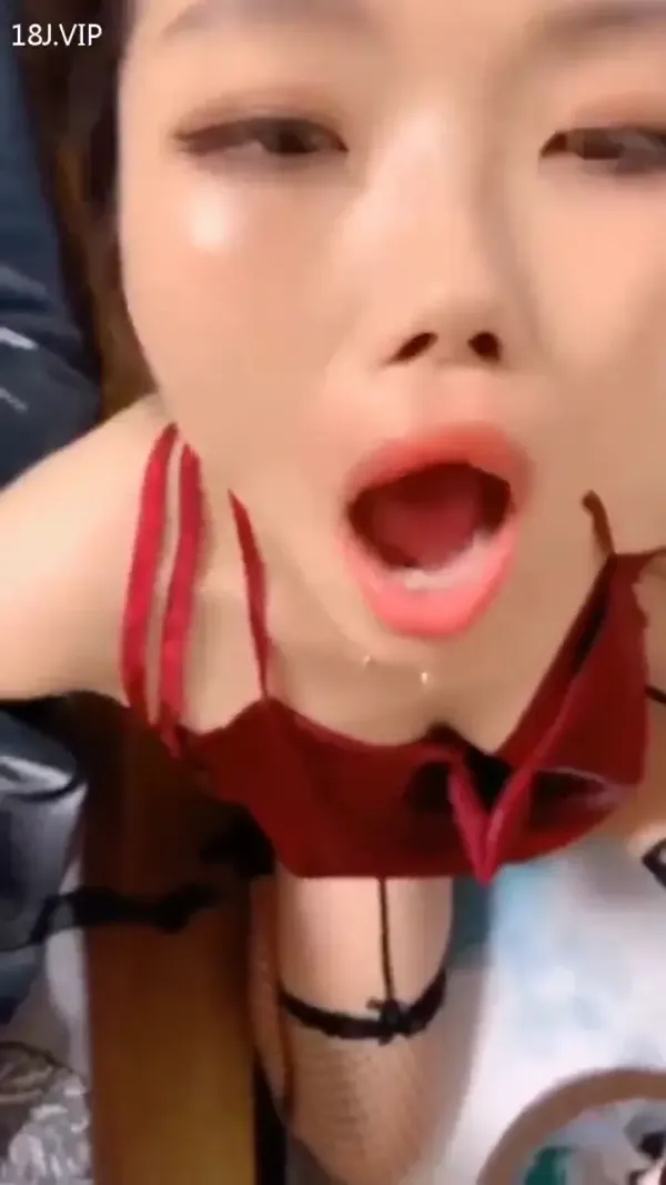 高颜值母狗口交大屌