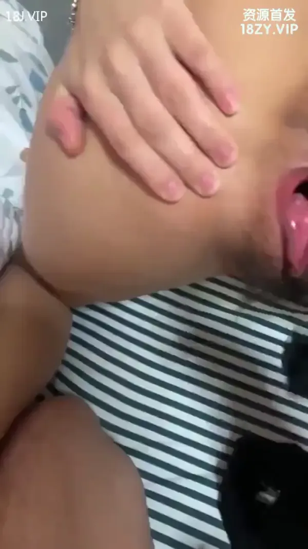 骚逼满足不了就换玩法