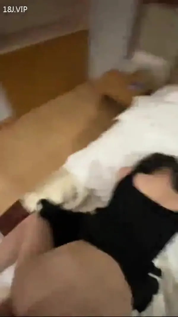 翘起臀来后入操