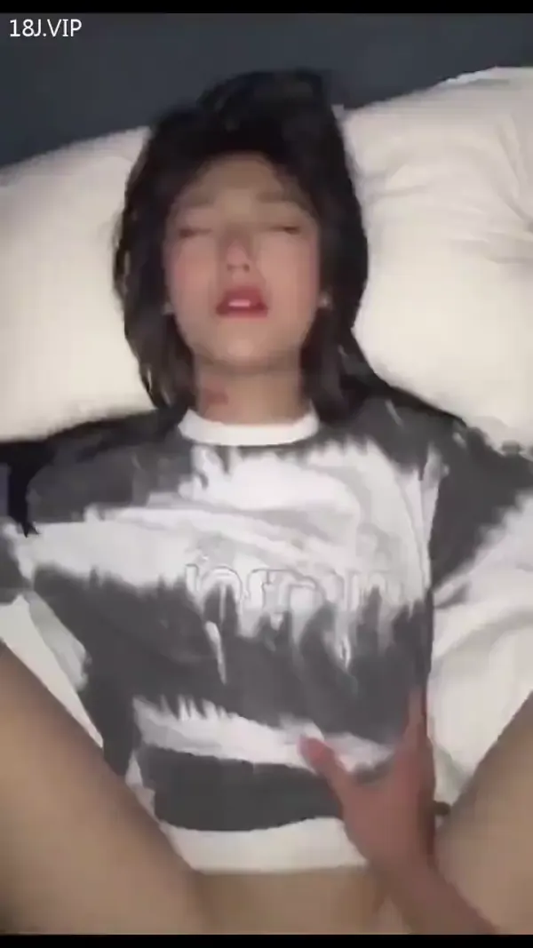 反差婊主动扒开腿了操