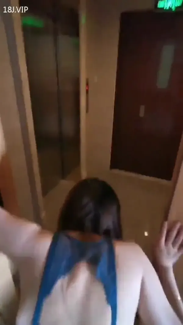 美背骚女后入操到尖叫