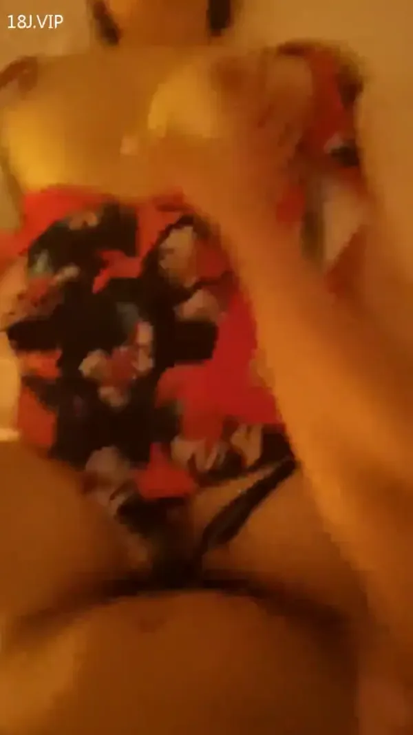 美乳蜜桃臀被干爆了