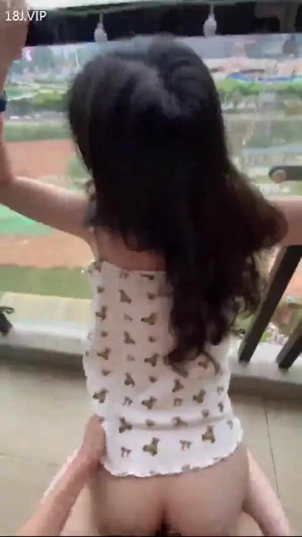阳台后入炮架女友