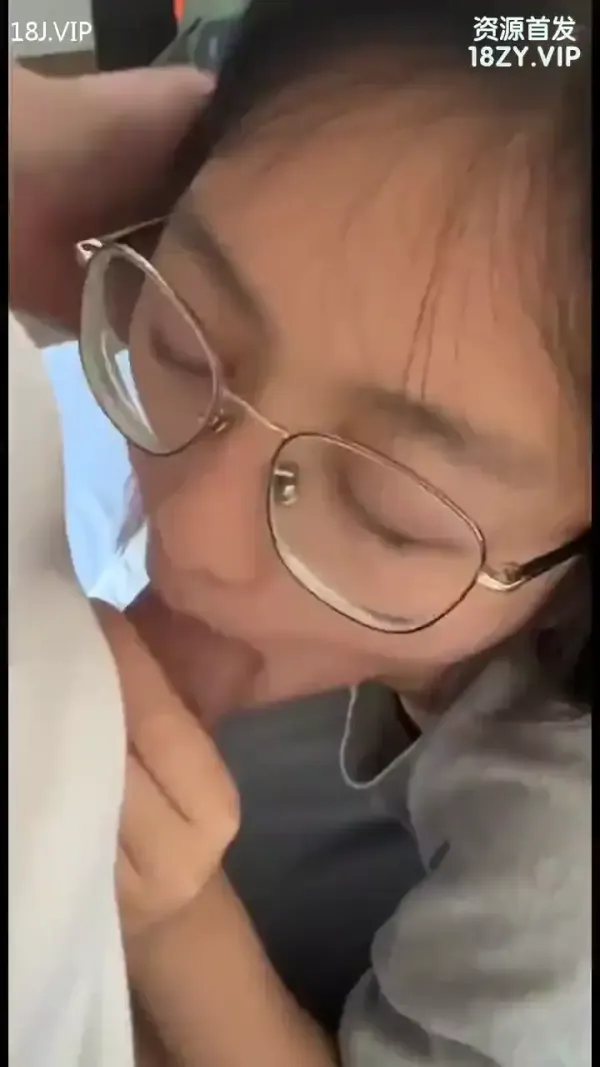 反差婊深喉口交