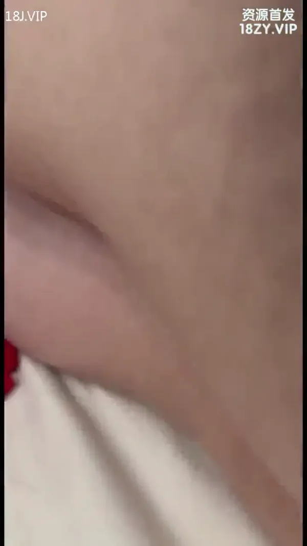 反差婊骚逼丝滑水嫩