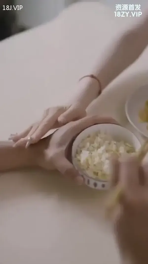 AI成人短剧 富婆胸好大