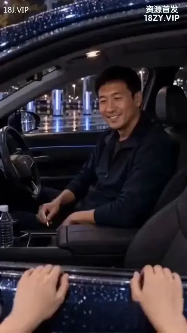 AI成人短剧 充电鸡 封面