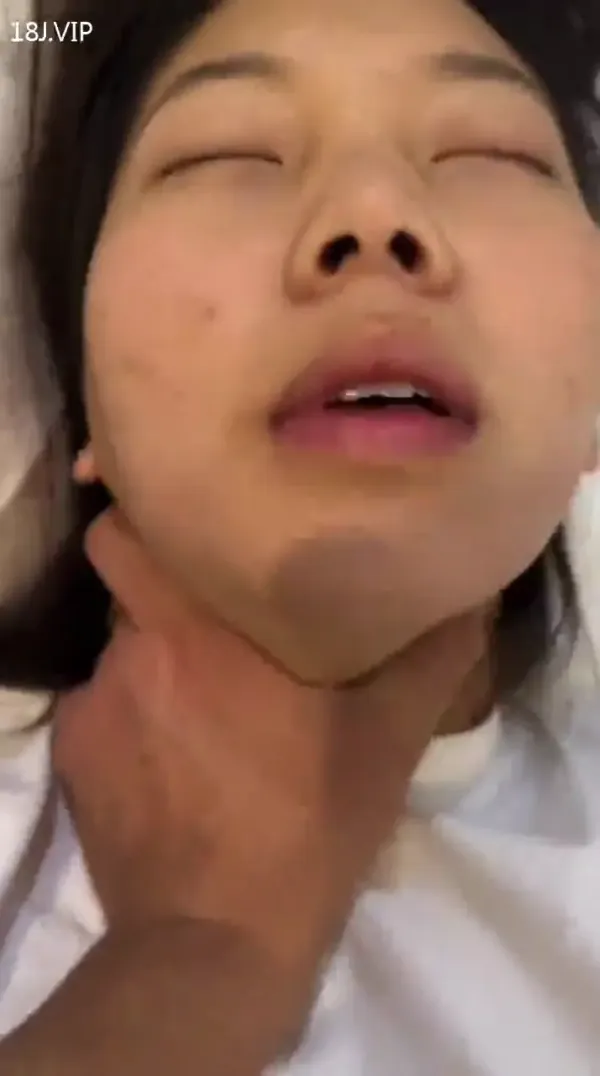 超级反差的一只骚母狗 封面