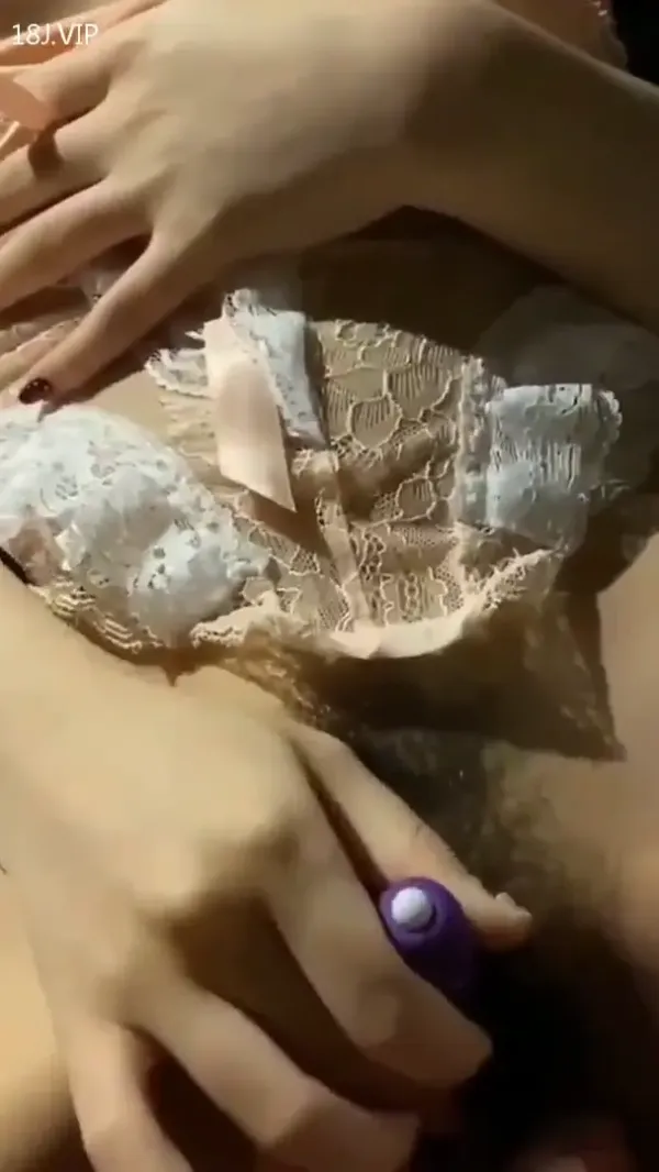 荡妇发骚自慰 封面