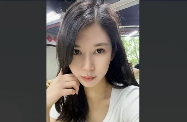 清纯学生妹被金主爸爸按着猛干小穴 平时乖乖女私下却浪叫着要爸爸射满骚逼 淫荡视频流出