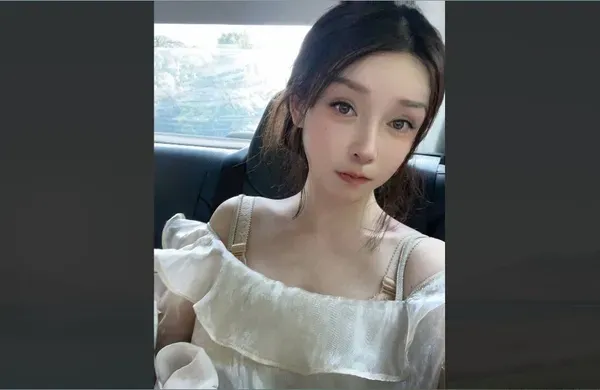 反差婊甜美高颜粉嫩少妇忍不住扒开粉逼给网友直播自慰视频流出 狠狠抠弄到骚穴流水不止