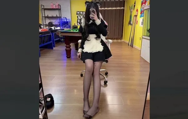 极品女大学生被富二代调教玩弄 舔舐鸡巴吞蛋口水都拉丝了 无套后入粉逼狂插到狠狠浪叫