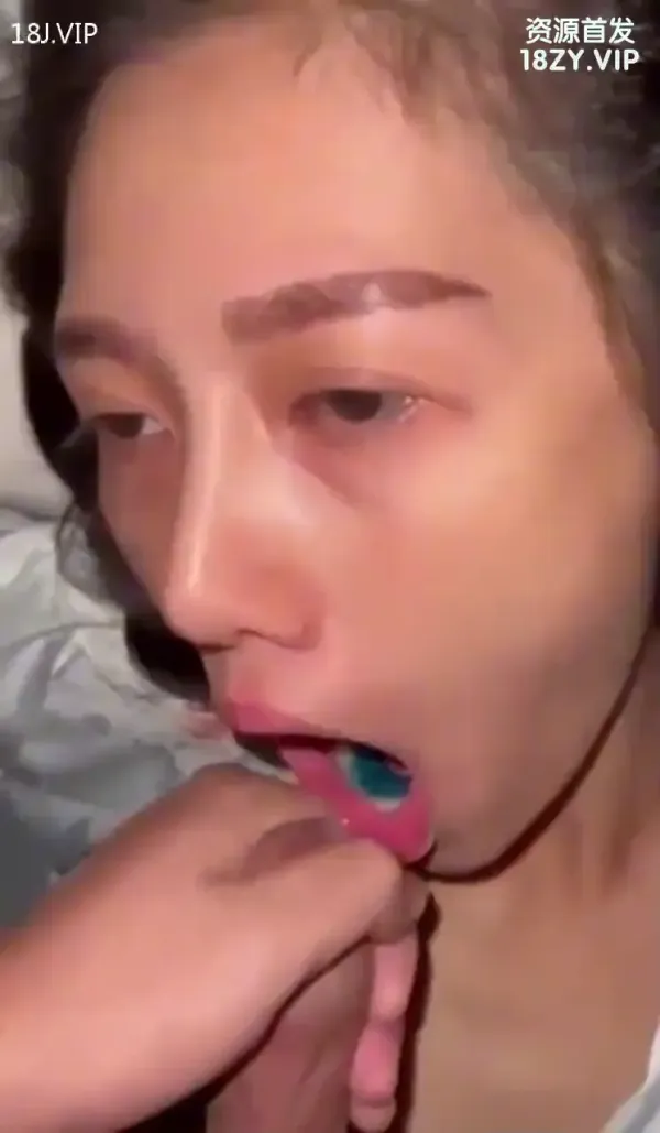 床边口交猛操 封面