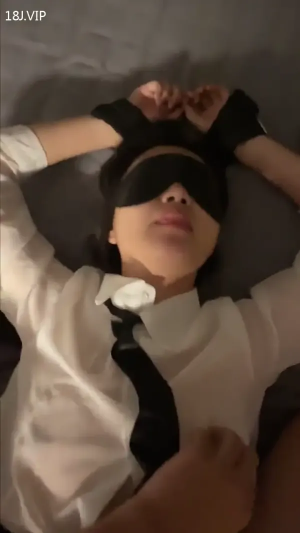 配合男友玩性爱游戏 封面