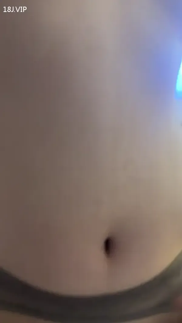 母狗喜欢舔我手指海报
