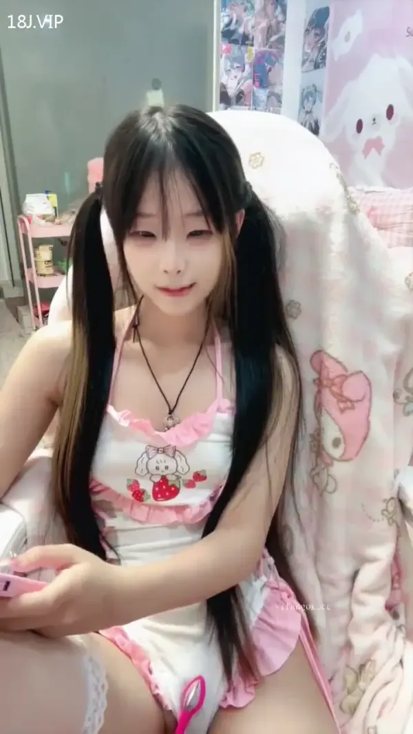清纯双马尾被包养调教