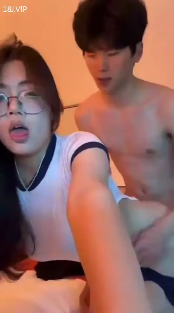 約炮同校的眼鏡妹學姐