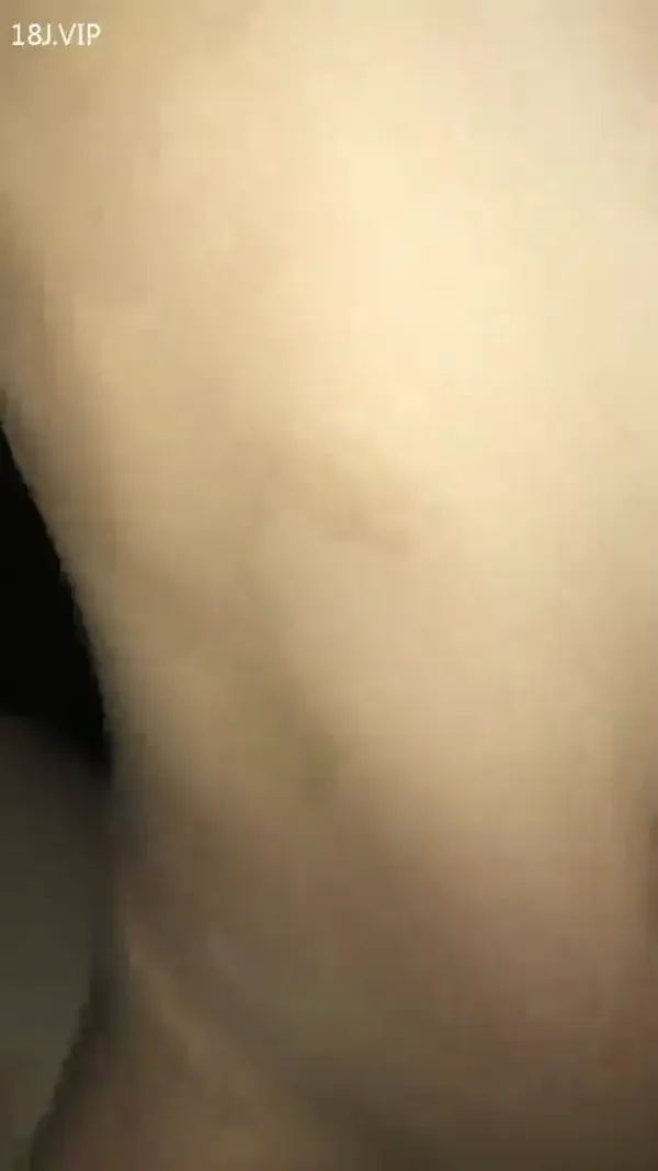 骚母狗爱在上面骑海报
