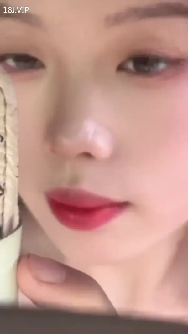 糖心丰满美女骑乘海报