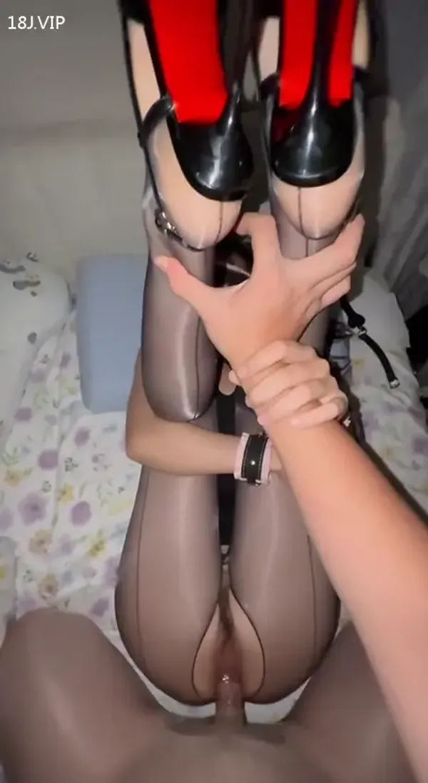 爆操黑丝母狗女友海报