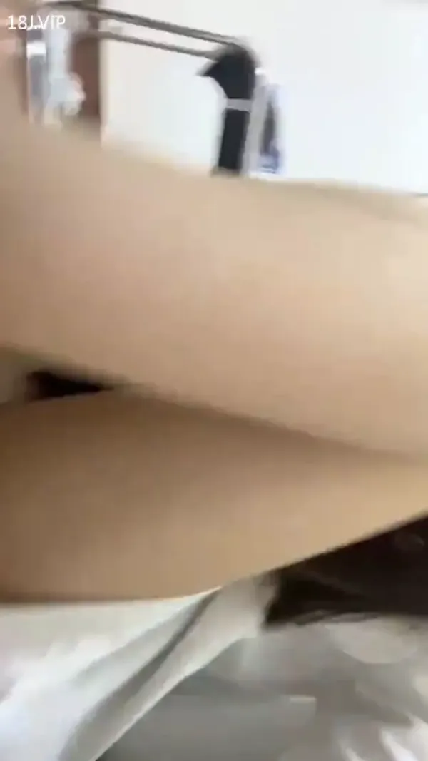 做爱手指抽插淫水流满 封面